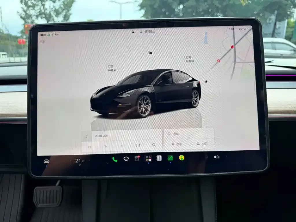 Tesla Model 3 — фото 5