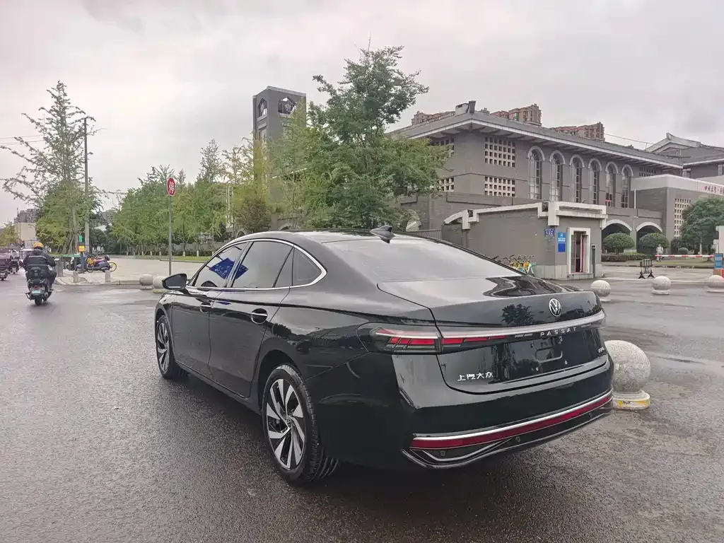 Volkswagen Passat — фото 10