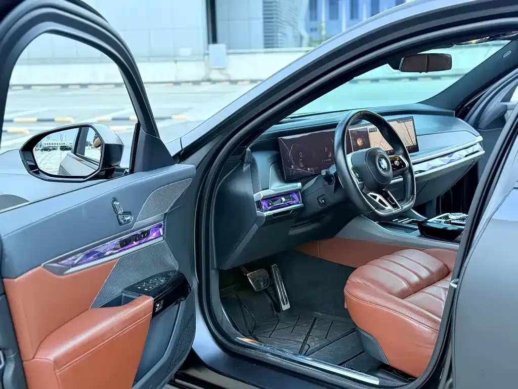 BMW 7 Series — фото 10
