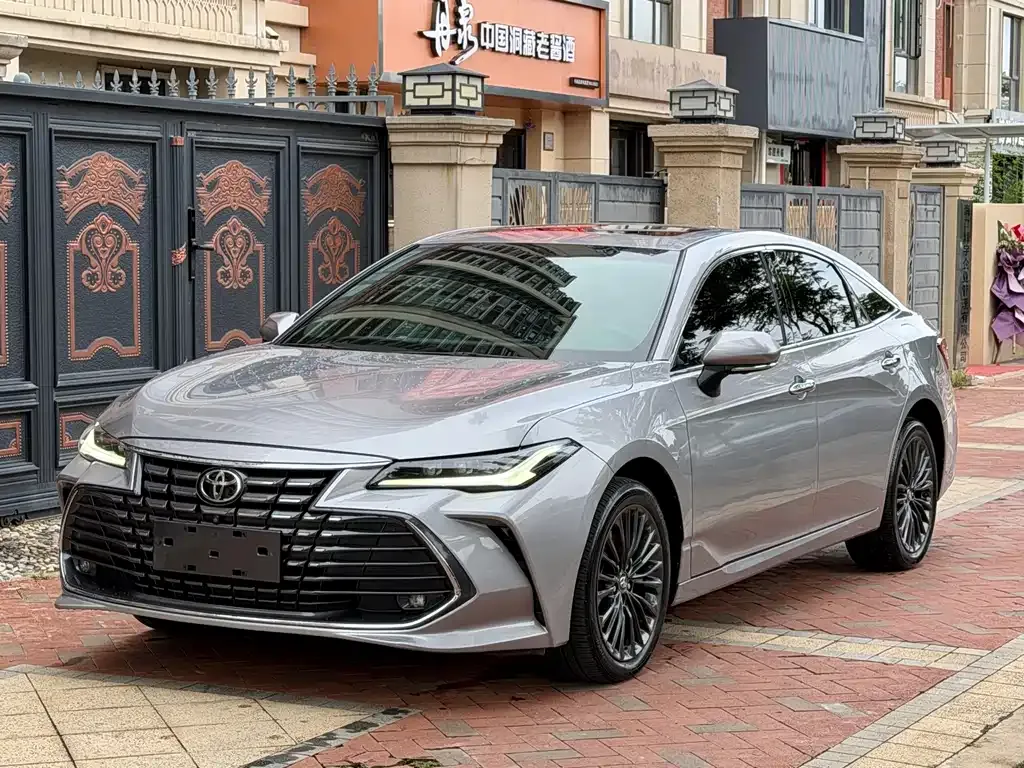 Toyota Avalon — фото 1
