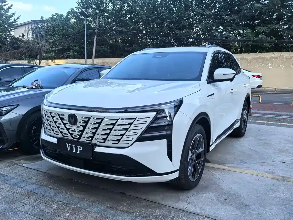 Changan CS75 PLUS — фото 1