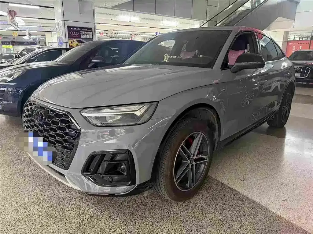 Audi Q5L Sportback — фото 1
