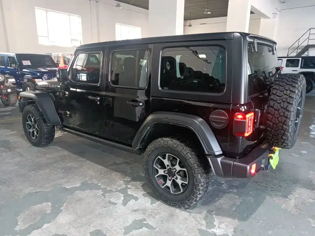 Jeep Wrangler — фото 5