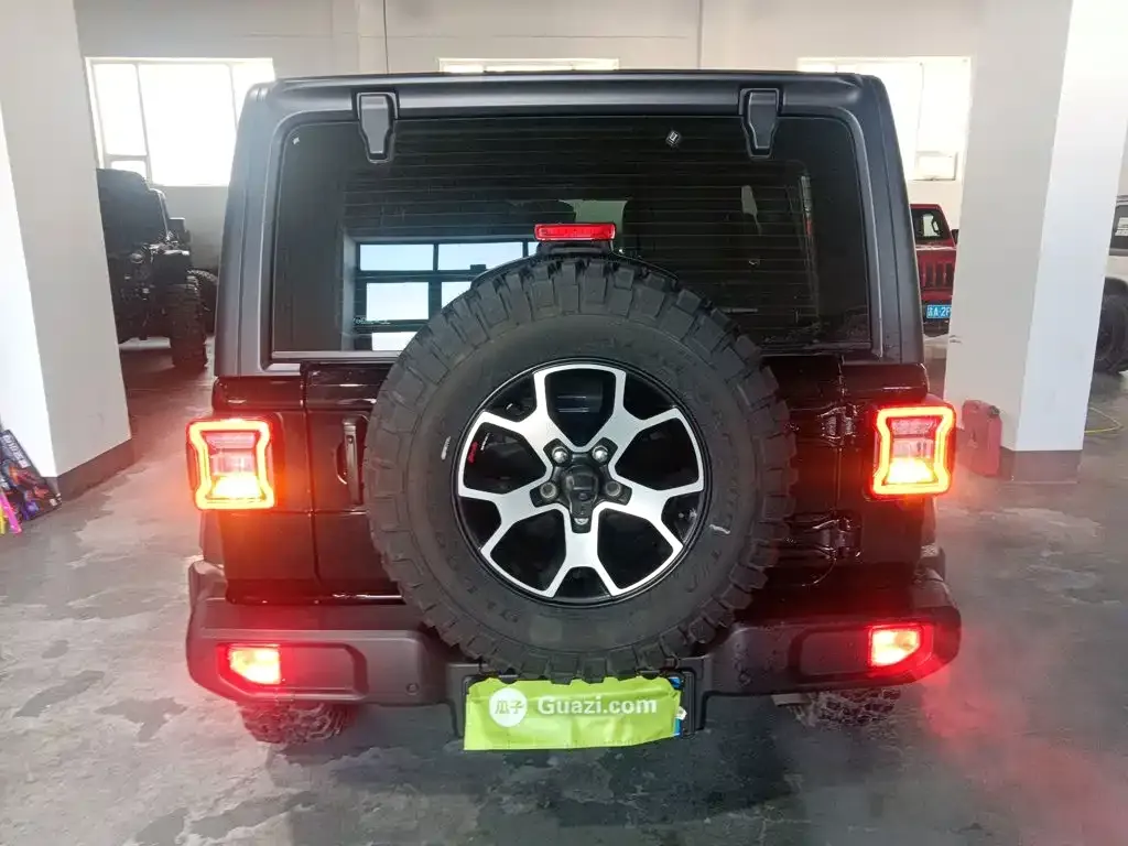 Jeep Wrangler — фото 10