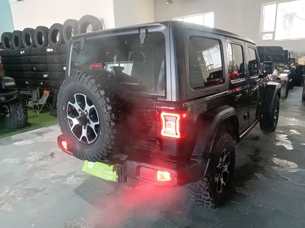 Jeep Wrangler — фото 8