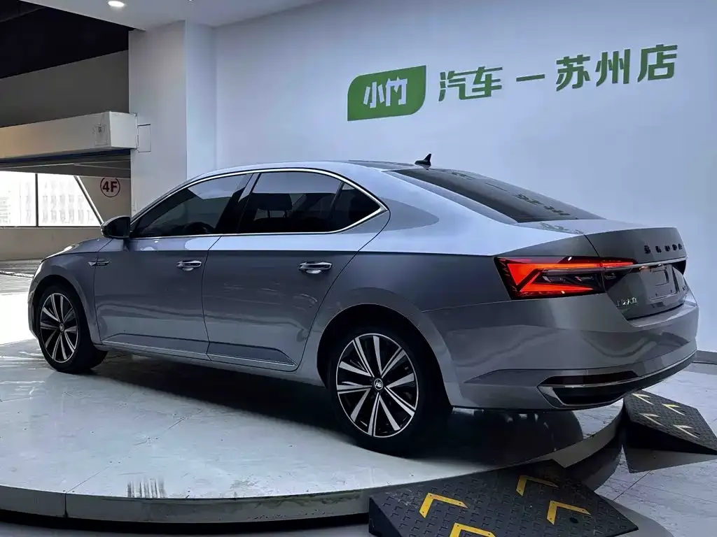 Skoda Superb — фото 9