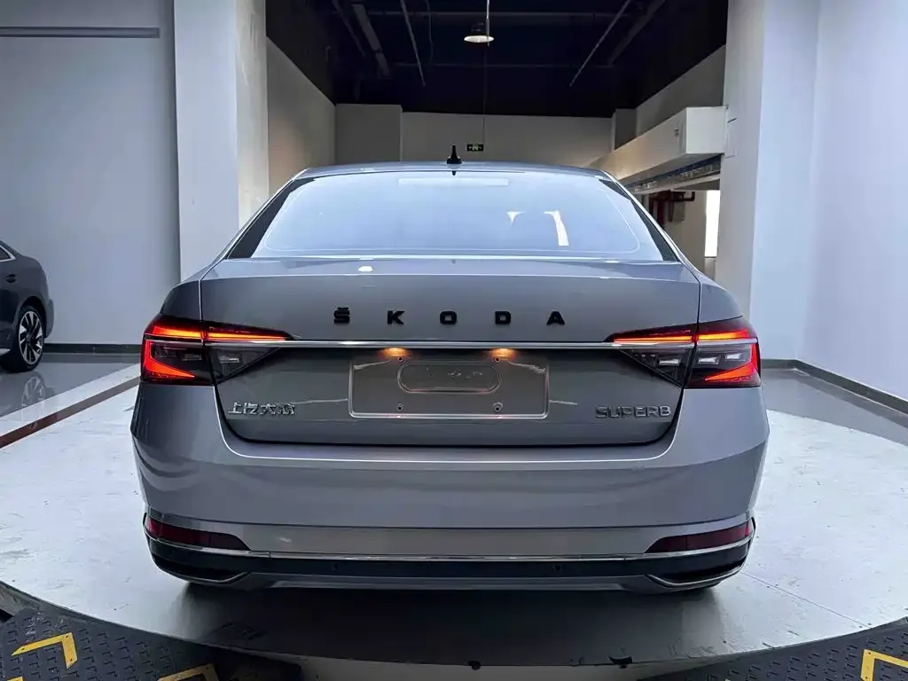 Skoda Superb — фото 7