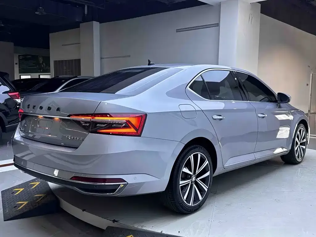 Skoda Superb — фото 5