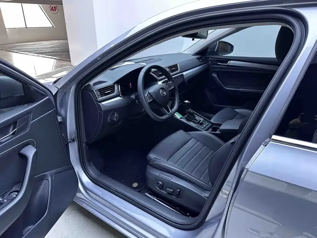 Skoda Superb — фото 8