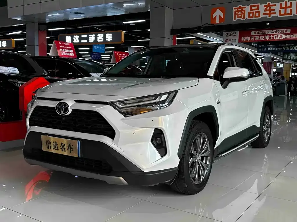 Toyota RAV4 — фото 1