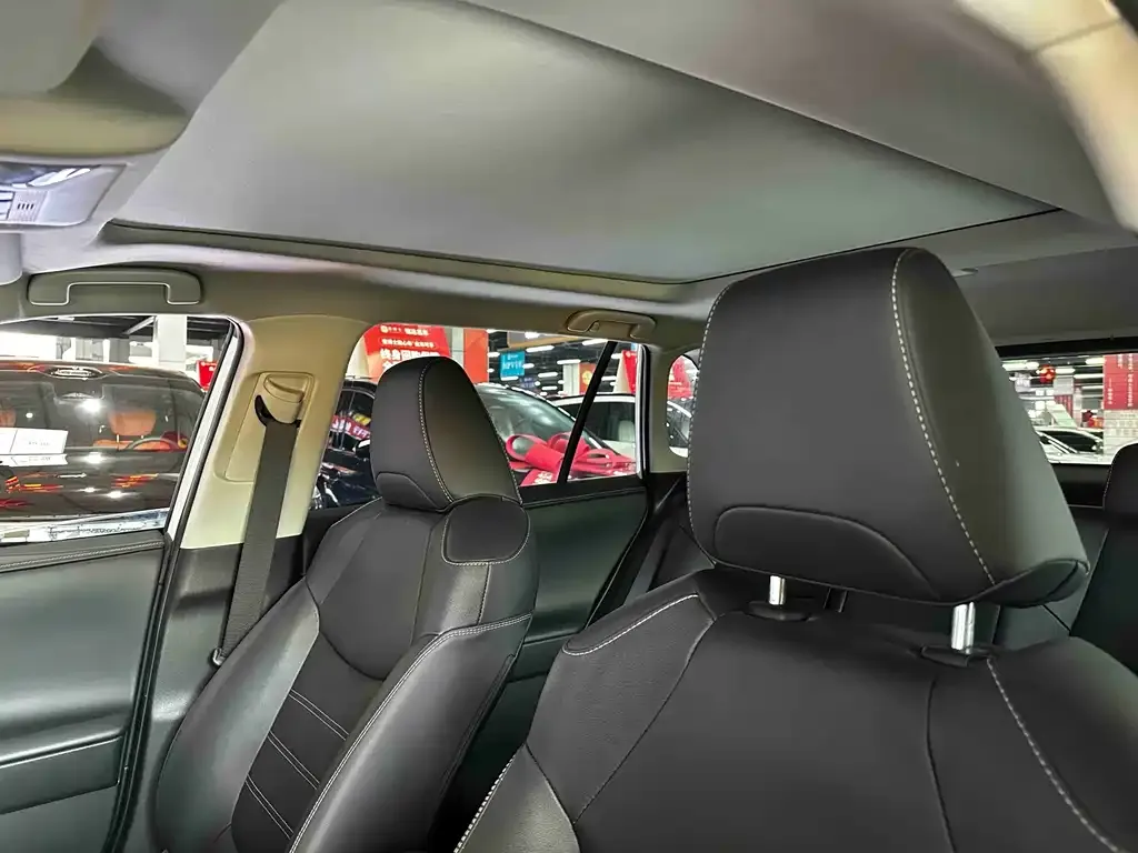 Toyota RAV4 — фото 5