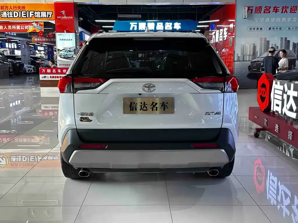 Toyota RAV4 — фото 10