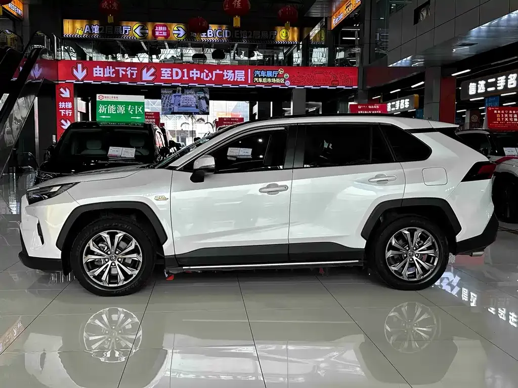 Toyota RAV4 — фото 3