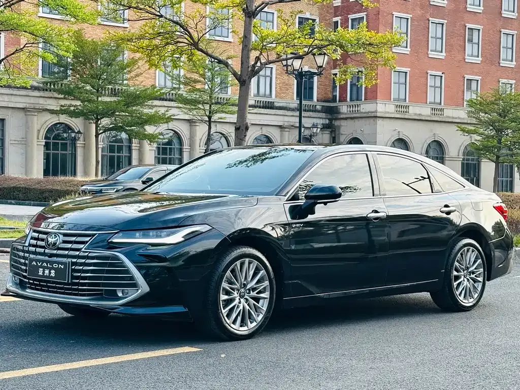 Toyota Avalon — фото 1