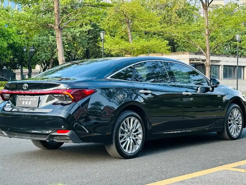 Toyota Avalon — фото 2