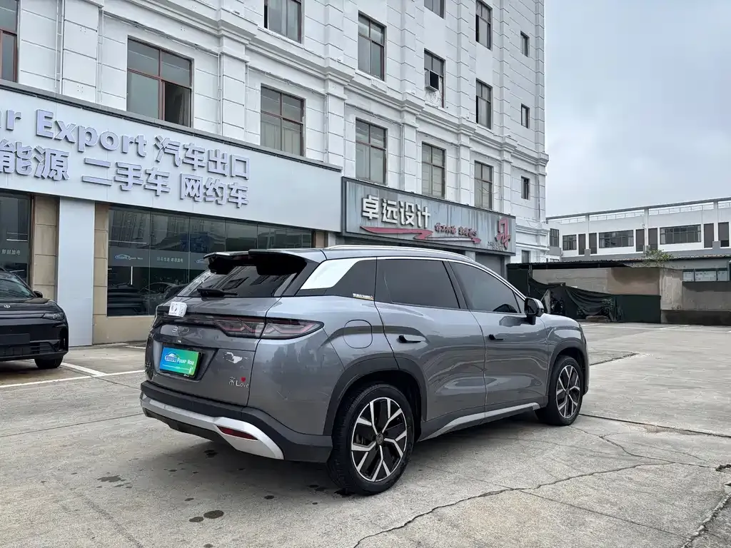 BYD L DM-i — фото 6