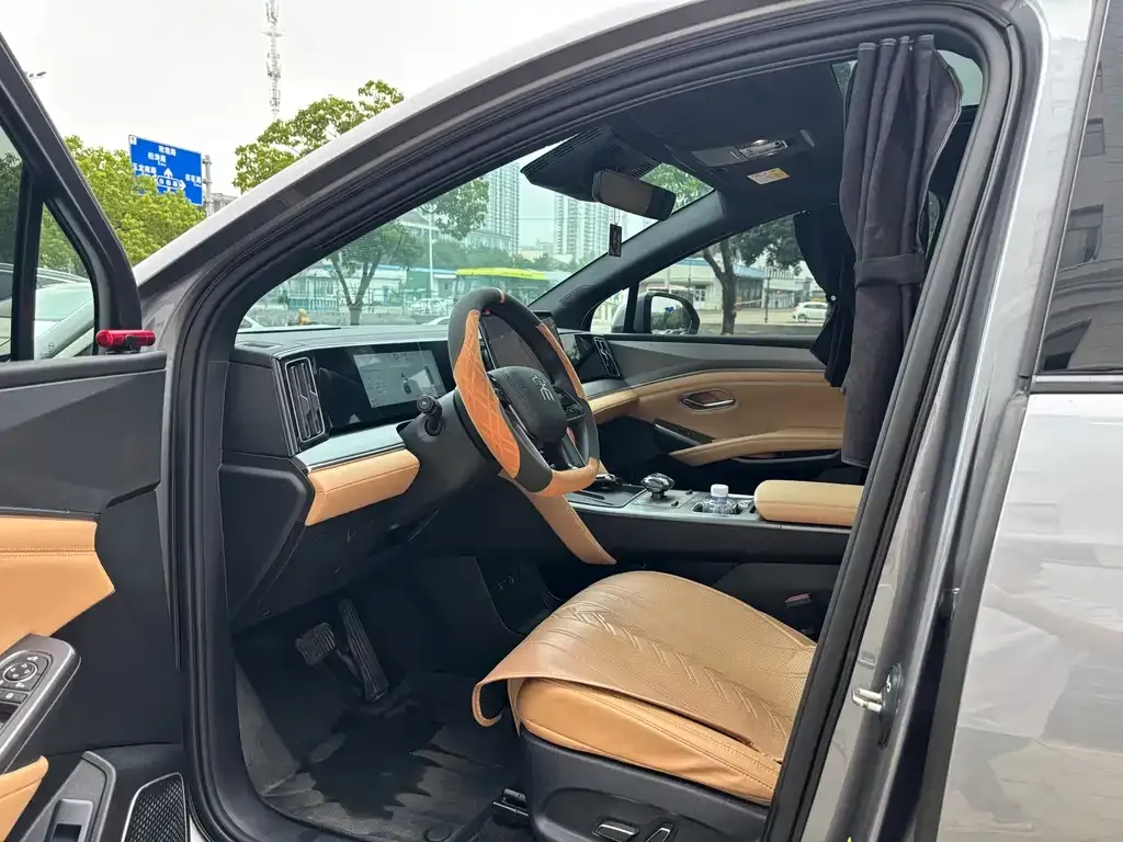 BYD L DM-i — фото 4