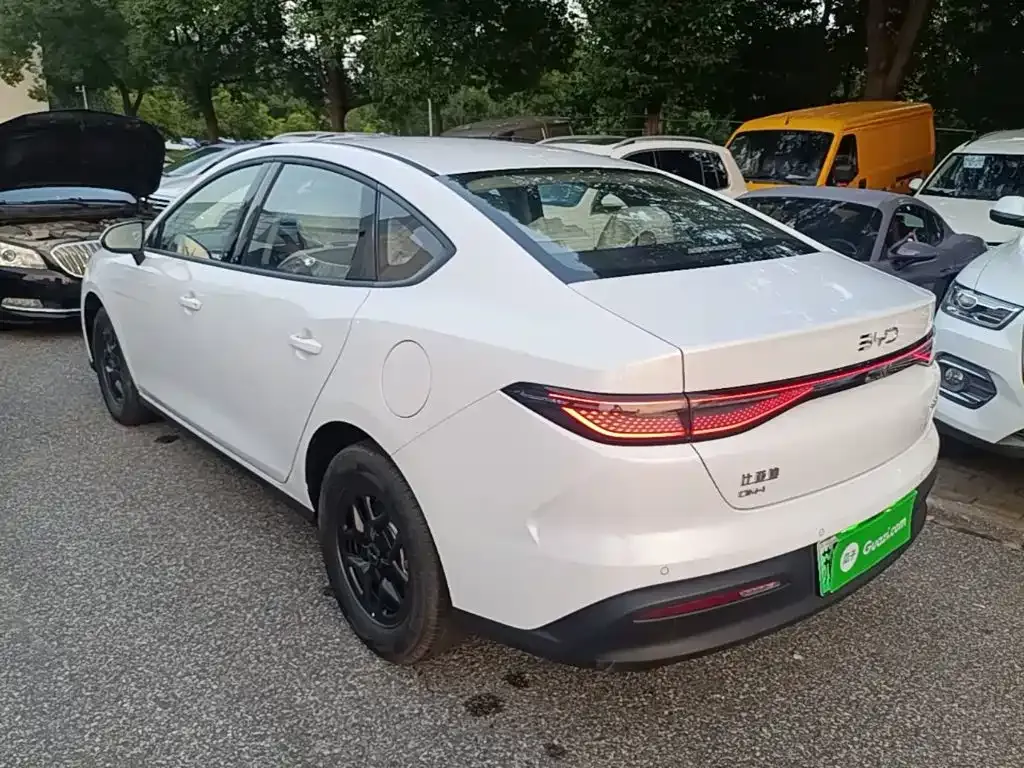BYD Seal 05 DM-i — фото 8