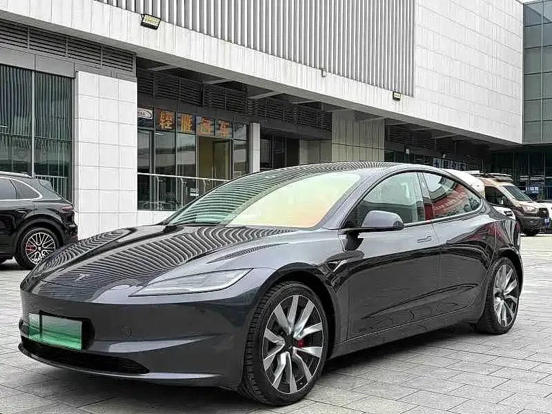 Tesla Model 3 — фото 1