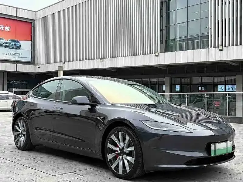 Tesla Model 3 — фото 2