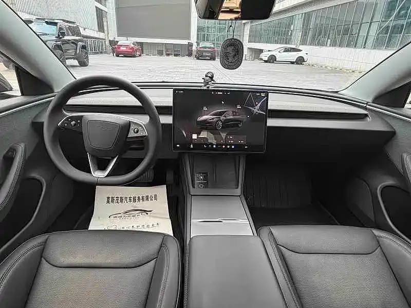 Tesla Model 3 — фото 9