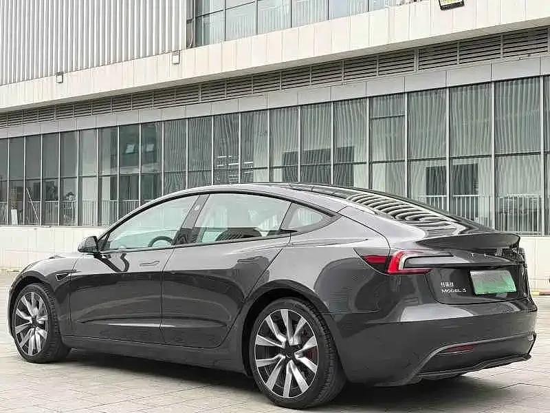 Tesla Model 3 — фото 7