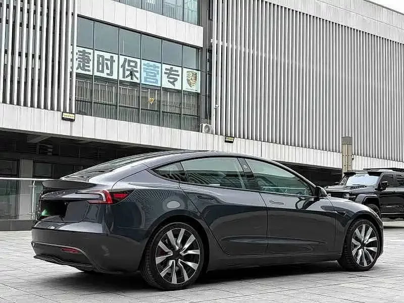 Tesla Model 3 — фото 8