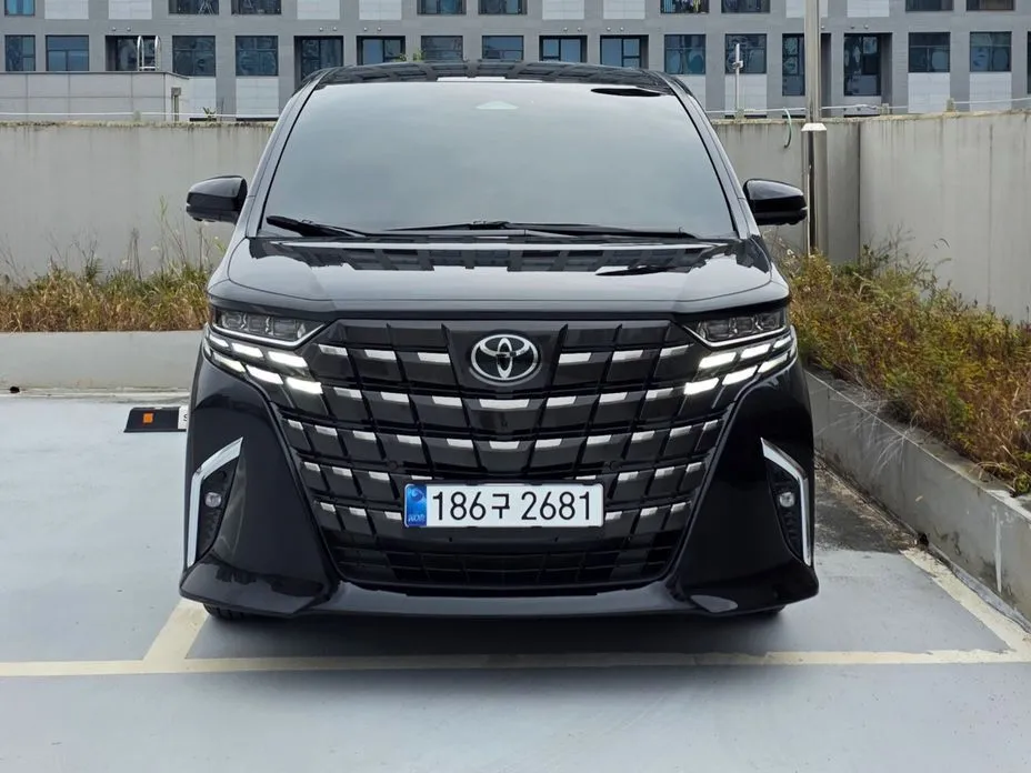 Toyota Alphard — фото 8