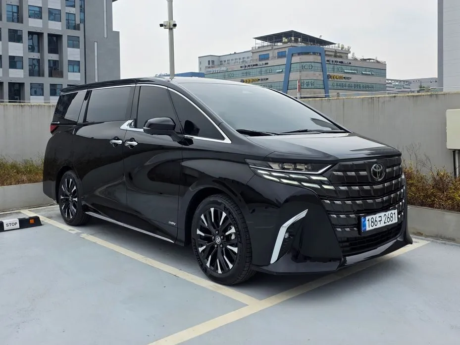 Toyota Alphard — фото 10