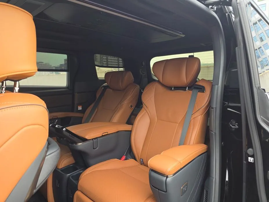 Toyota Alphard — фото 9