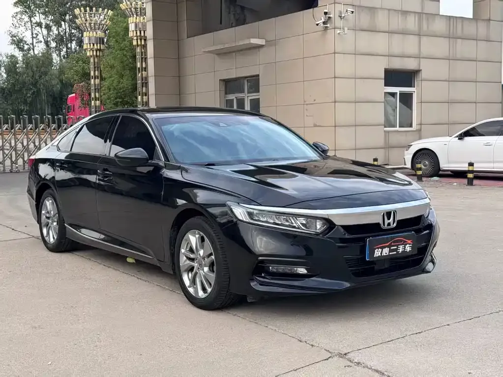 Honda Accord — фото 1