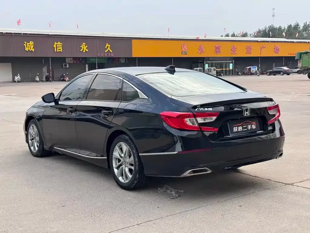 Honda Accord — фото 8
