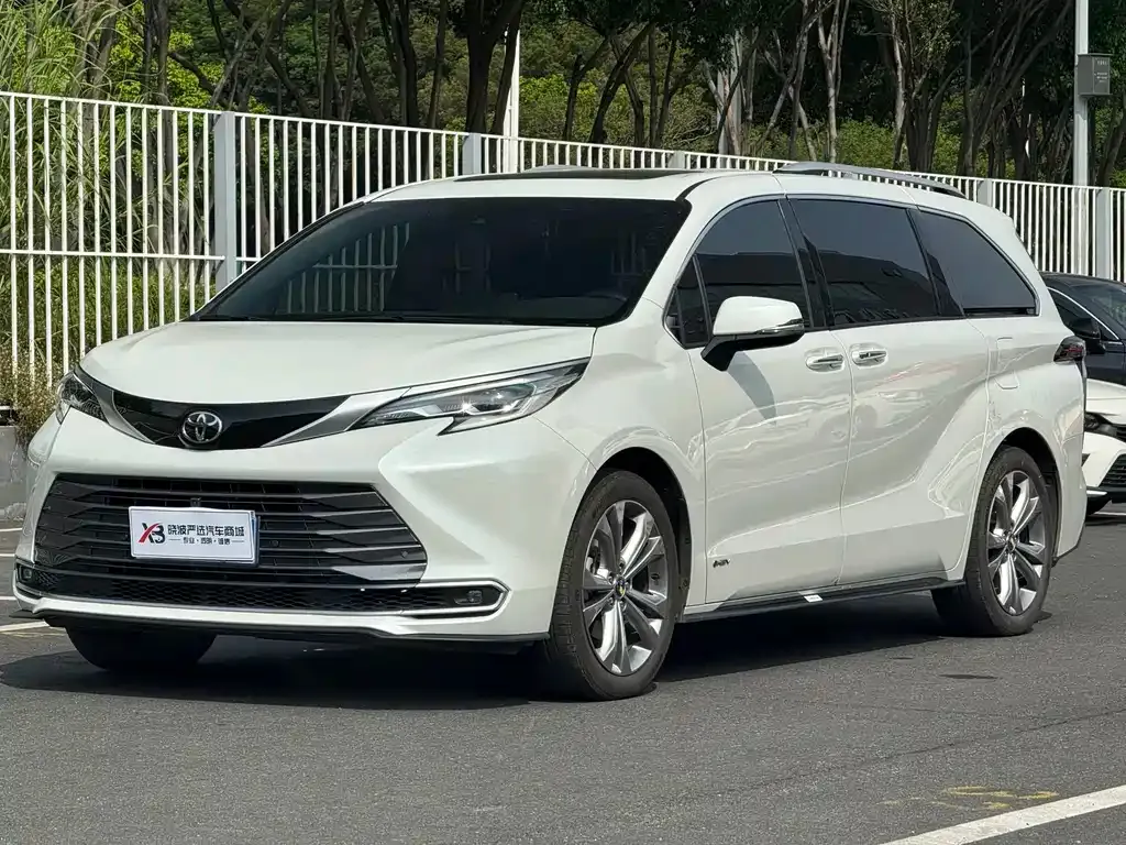 Toyota Sienna — фото 10