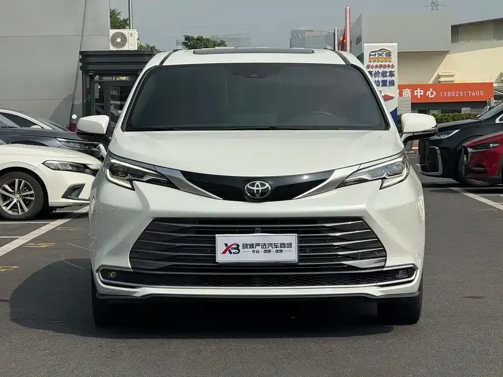 Toyota Sienna — фото 2