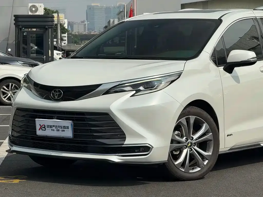 Toyota Sienna — фото 7
