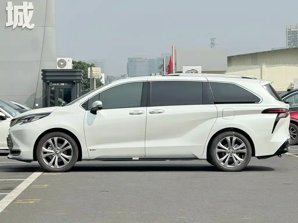 Toyota Sienna — фото 6