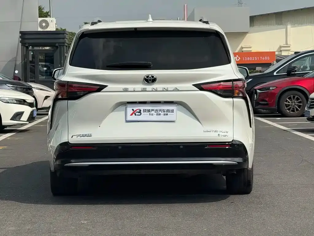Toyota Sienna — фото 9
