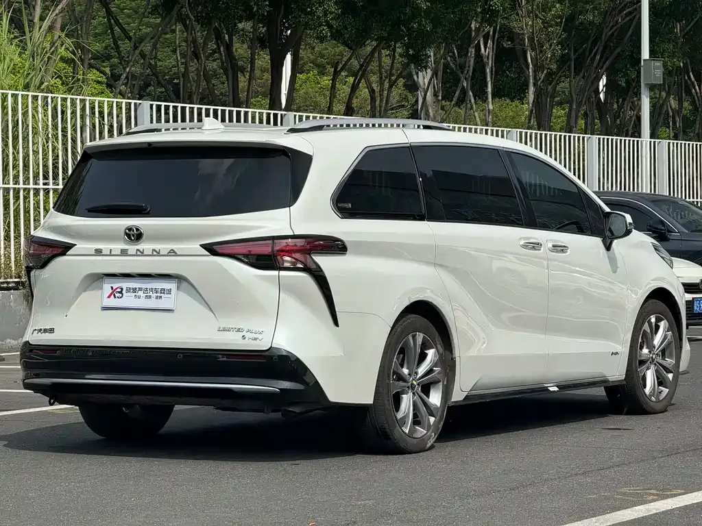 Toyota Sienna — фото 8