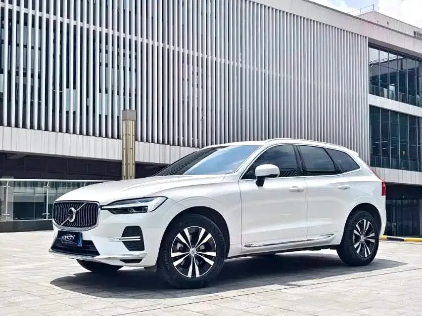 Volvo XC60 — фото 1