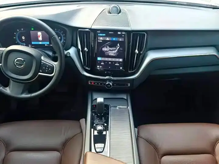 Volvo XC60 — фото 2