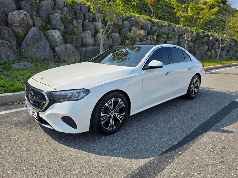 Mercedes-Benz E-Class — фото 1