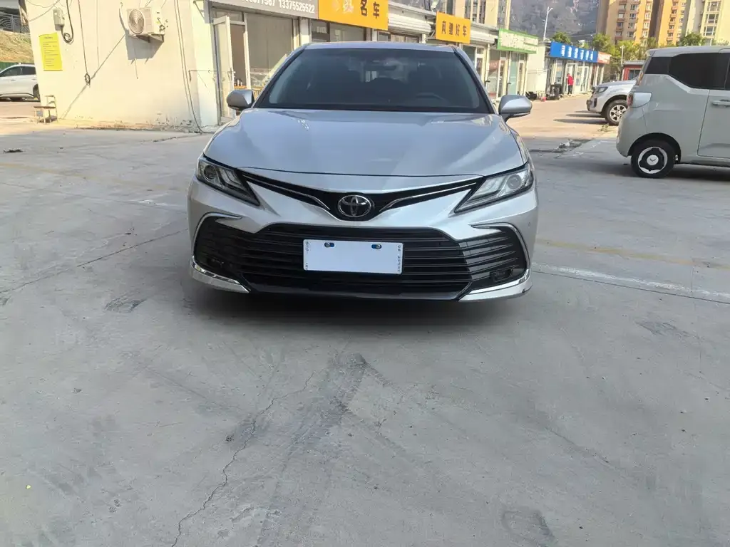 Toyota Camry — фото 4