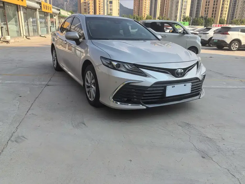 Toyota Camry — фото 10