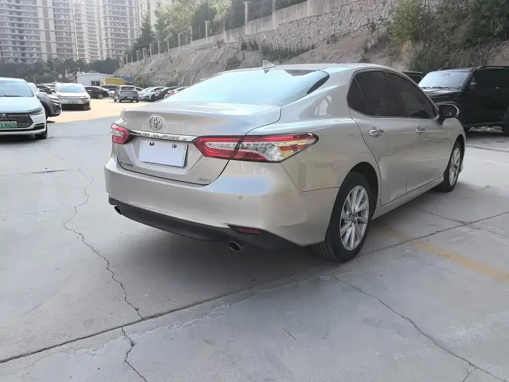 Toyota Camry — фото 7