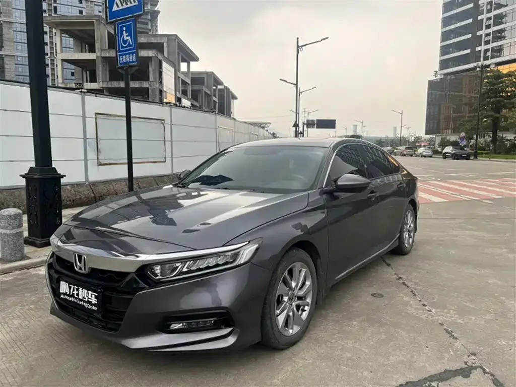 Honda Accord — фото 1