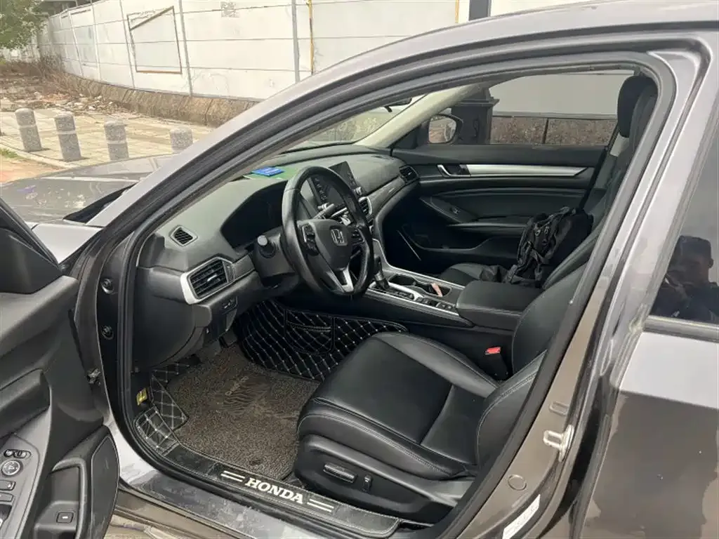 Honda Accord — фото 6