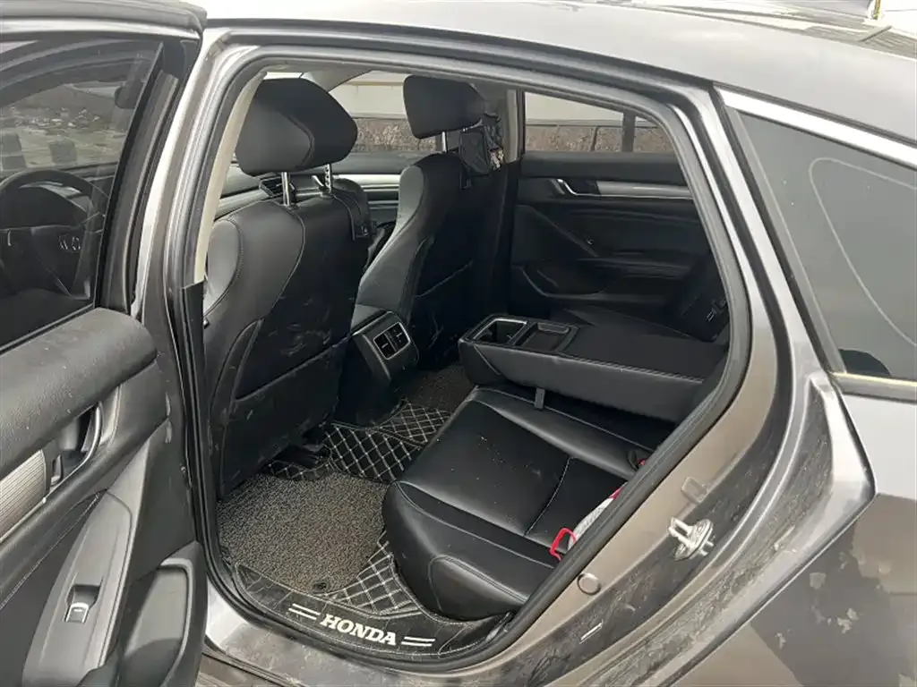 Honda Accord — фото 8