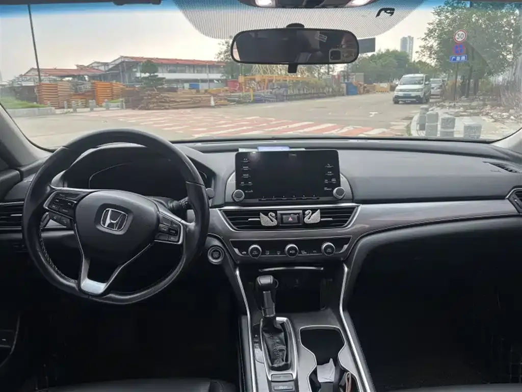 Honda Accord — фото 9