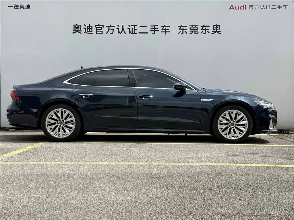 Audi A7L — фото 9