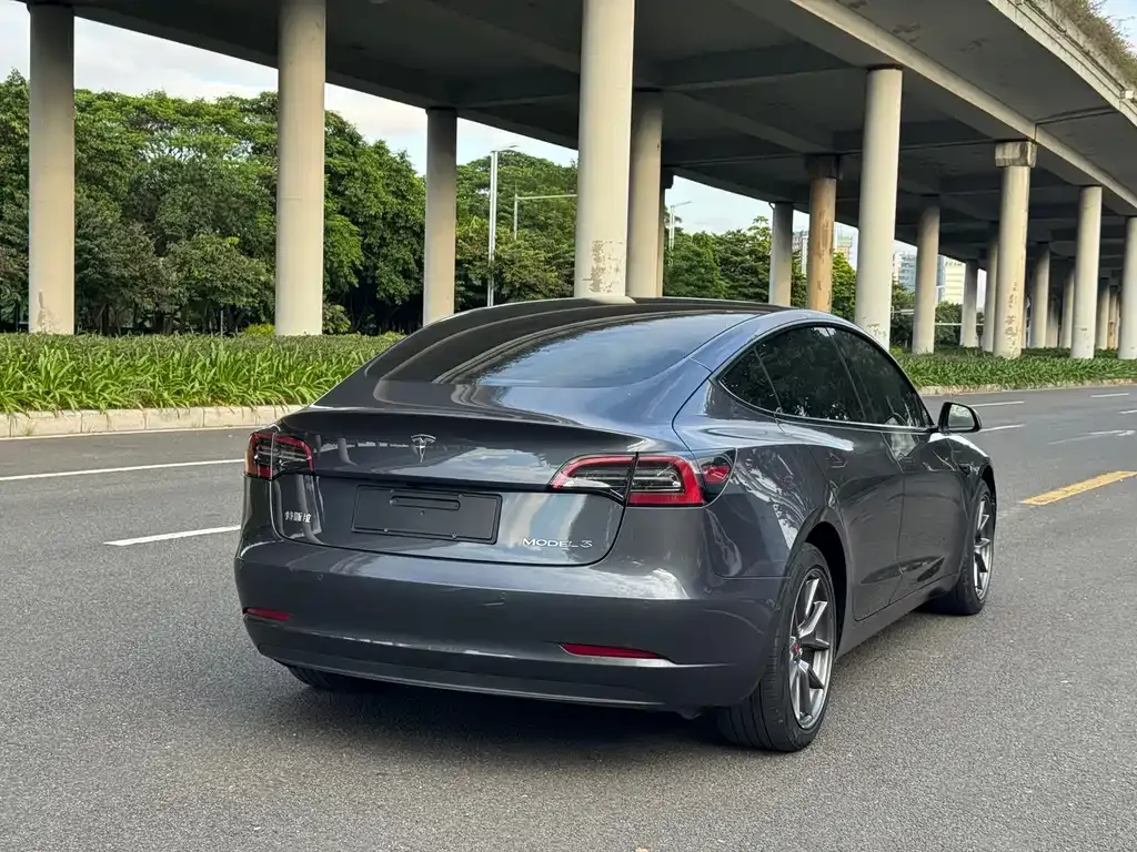 Tesla Model 3 — фото 7